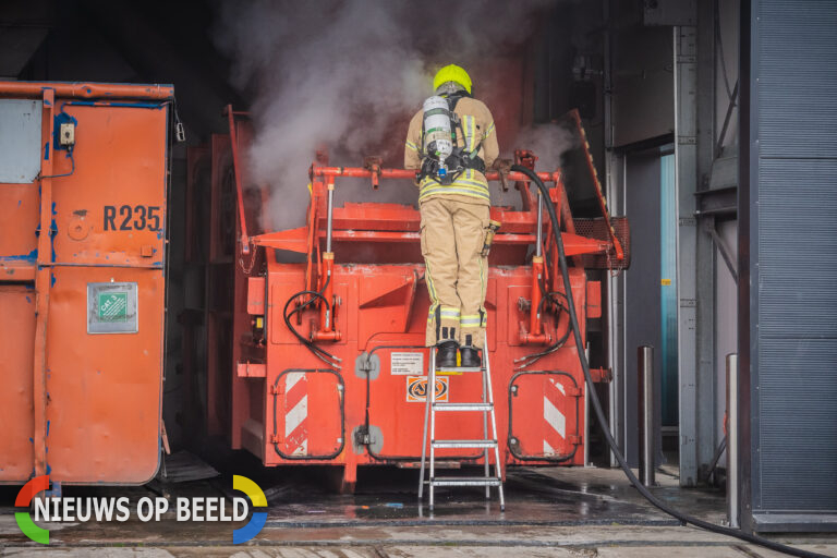 Brand in perscontainer Klootwijk Vlierbaan Capelle aan den IJssel