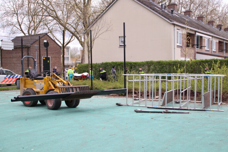 Man gewond na val met steiger Pauwenburg Rotterdam