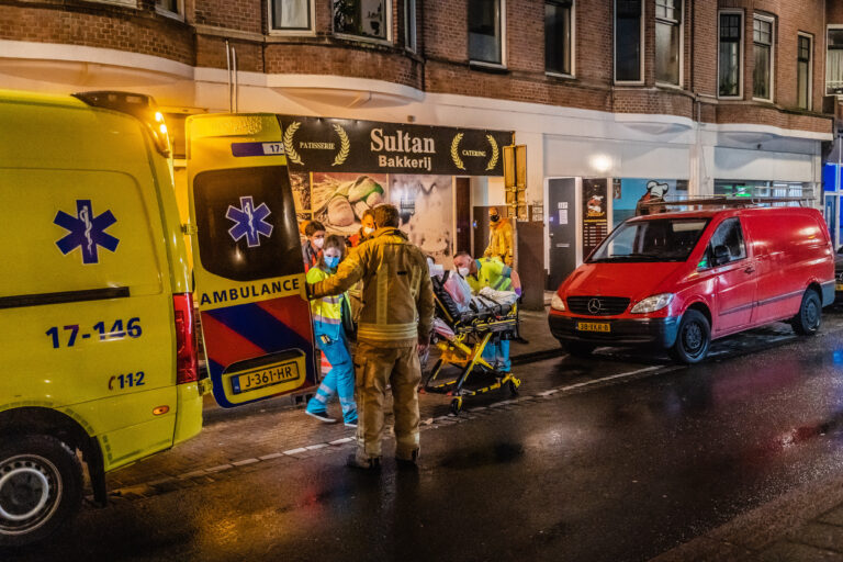 Bakker bekneld met hand in deegmachine Mathenesserdijk Rotterdam