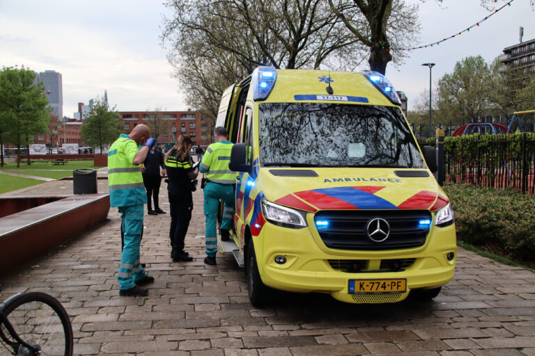 Kinderen lopen oog en handletsel op na spelen met vuurwerk Afrikaanderplein Rotterdam
