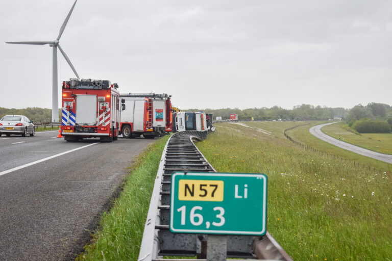 Dode na ongeluk N57 Dammenweg Hellevoetsluis (video)