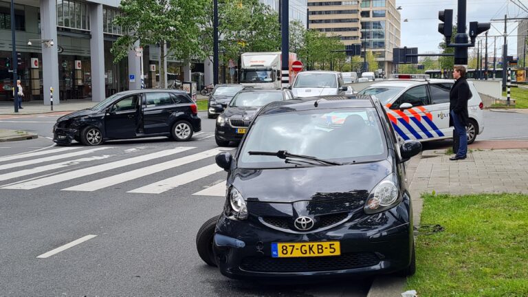 Veel schade na ongeval Weena Rotterdam