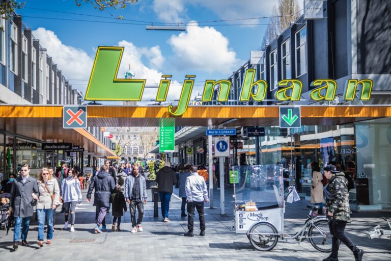 Drukte op wegen en in winkelstraten, Nederland was toe aan versoepeling