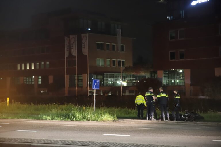 Scooterrijders gewond na botsing Burgemeester Jamessingel Gouda