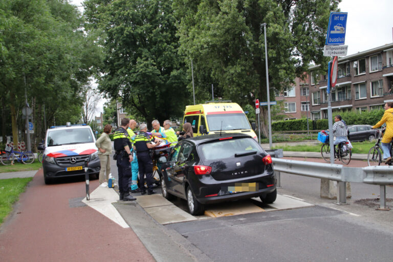 Vrouw rijdt zich vast op bussluis en raakt gewond Carnissesingel Rotterdam
