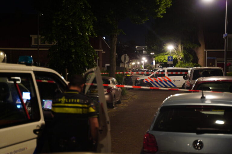 Politie schiet man met vuurwapen neer Polslandstraat Rotterdam