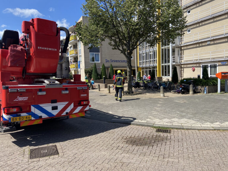 Meerdere woningen ontruimd vanwege brand aan Tochtenweg in Rotterdam