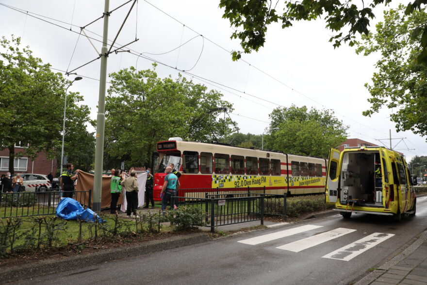 man 82 overleden na aanrijding met tram monseigneur van steelaan den haag nieuws op beeld