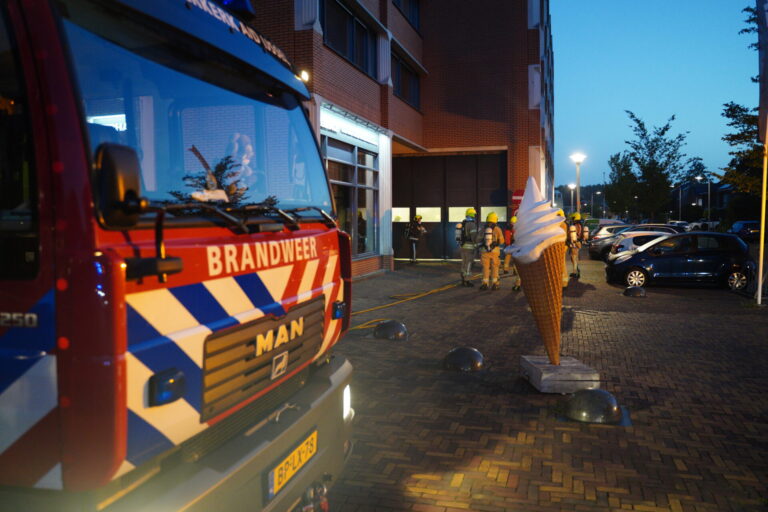 Hulpdiensten uitgerukt voor harde knal en rook Winkelcentrum Dorrestein Nieuwerkerk aan den IJssel