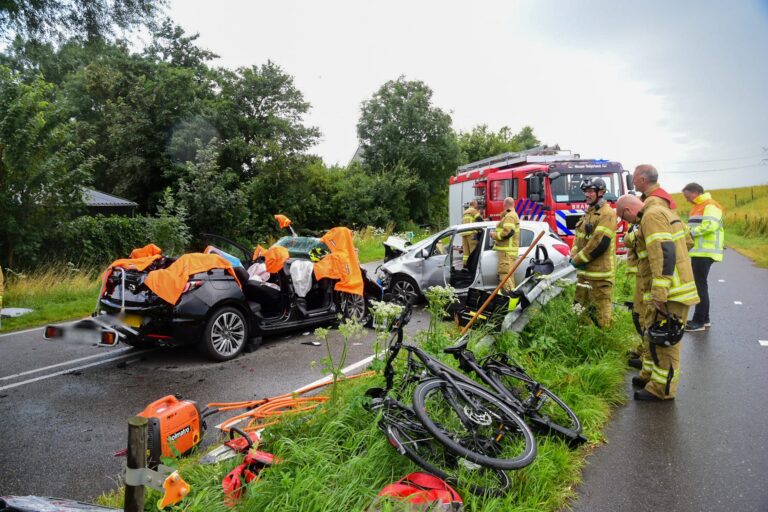 Drie zwaargewonden na frontale aanrijding N217 Spuidijk Nieuw-Beijerland