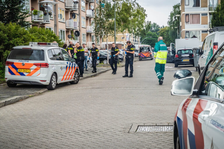 Man ernstig gewond na schietpartij Loeffstraat Schiedam (video)