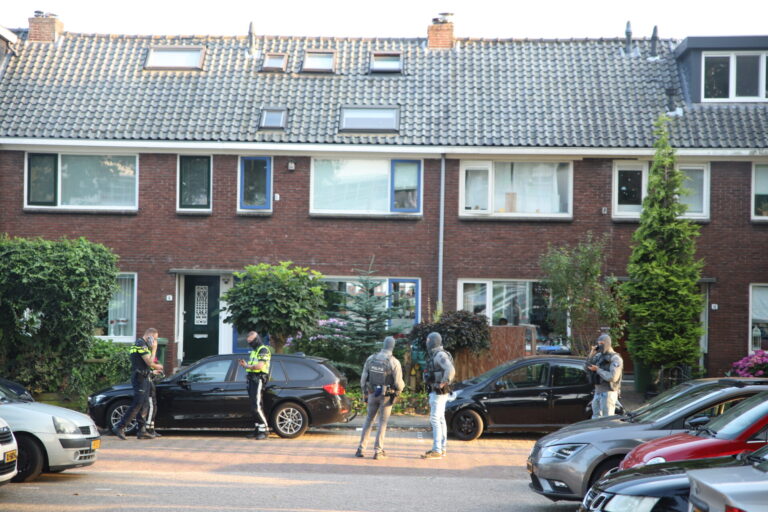 Arrestatieteam verricht aanhoudingen in Gouda na mogelijk ontvoering in Cruquius