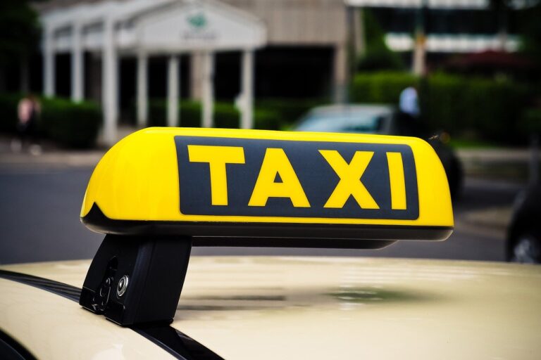 Standaard met de taxi van Rotterdam naar Utrecht; gaat de auto in de verkoop?
