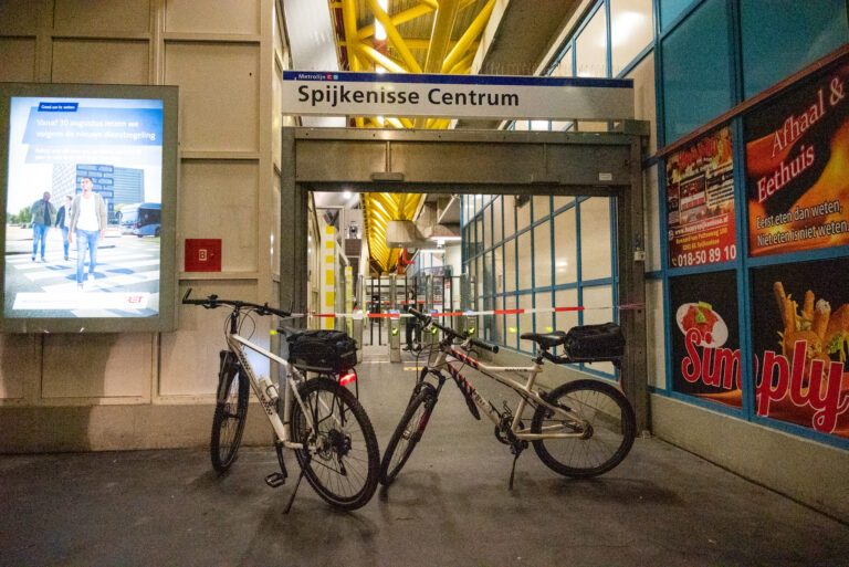 Gewonde bij steekpartij op metrostation Ruwaard van Puttenweg Spijkenisse