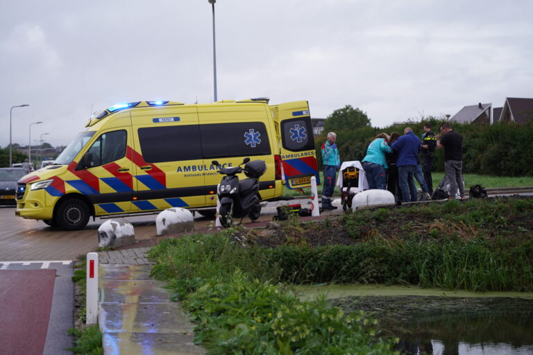 Vrouw raakt gewond bij eenzijdig ongeval Burgermeester van Lindelaan Nieuwerkerk aan den IJssel