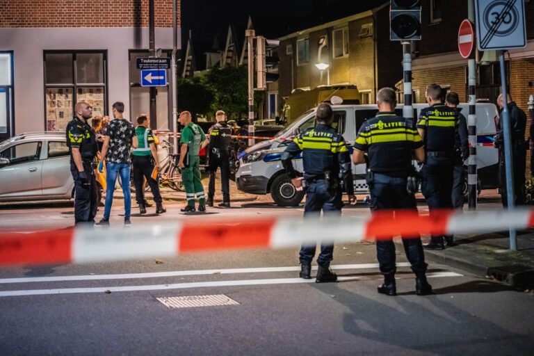 Twee agenten gewond na schietpartij in Dordrecht (video)