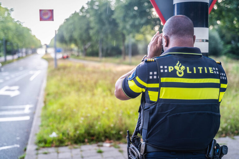 Politie verscheurt 12.880 snelheidsbekeuringen voor een beter CAO