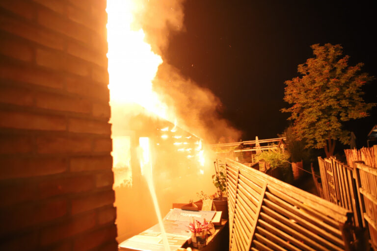 Schuur tegen woning Gouda door brand verwoest
