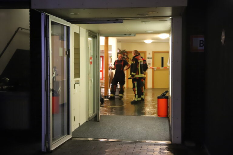 Ouderencomplex ontruimd na waterlekkage De Dertienhuizen Krimpen aan de Lek