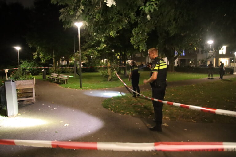 Vrouw ernstig gewond in parkje aangetroffen na steekpartij Bevelandsestraat Rotterdam
