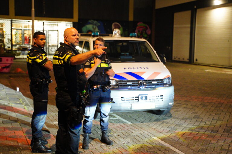 Man (53) gewond na steekpartij Vijverhofstraat Rotterdam