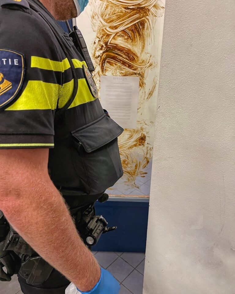 Arrestant smeert eigen stront uit in politiecel Spijkenisse