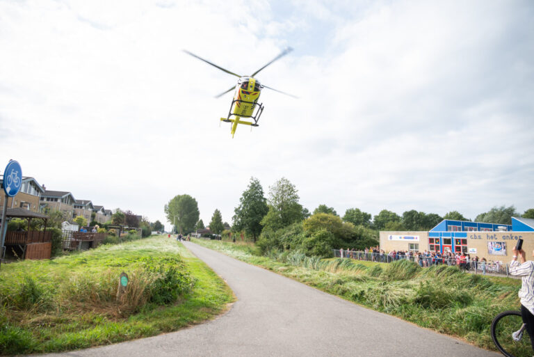 Traumahelikopter ingezet voor medische noodsituatie Mimi Boesnachstraat Spijkenisse