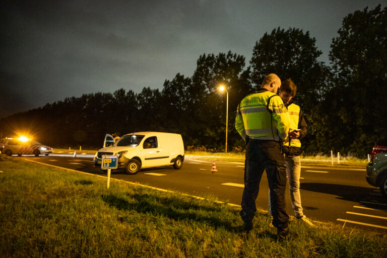 Politie houdt verkeerscontrole op de Groene Kruisweg Spijkenisse