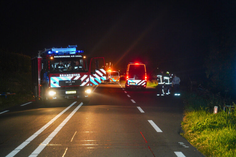 Auto in de sloot N219 Nieuwerkerk aan den IJssel