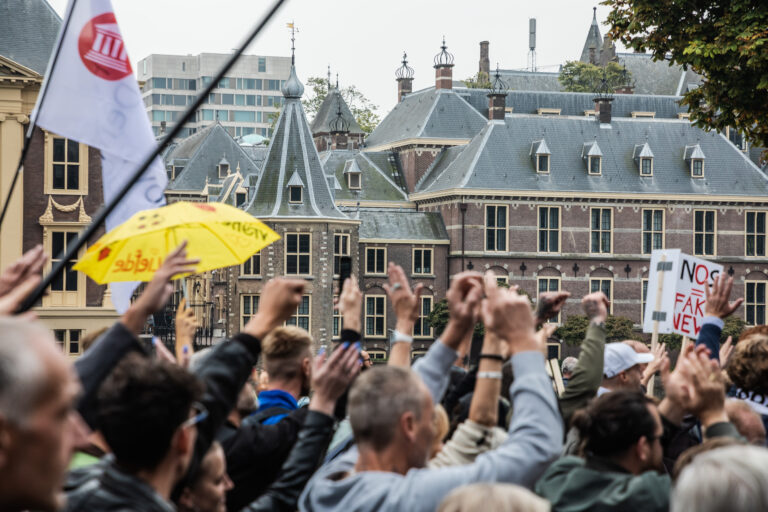 Protestmars in Den Haag tegen coronapas