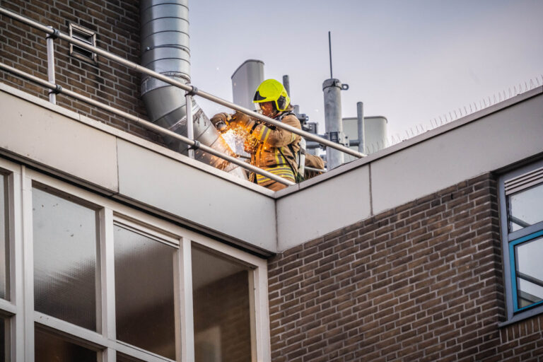 Weer brand in schoorsteen van restaurant Rietdekkerweg Rotterdam