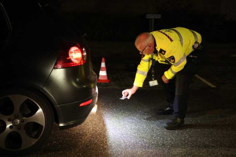 Politie en handhaving meten op geluidsoverlast van auto’s en motoren Groenedijk Capelle aan den IJssel