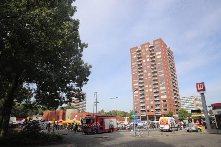 Duizenden mensen bezoeken veiligheidsdag Rotterdam Ommoord