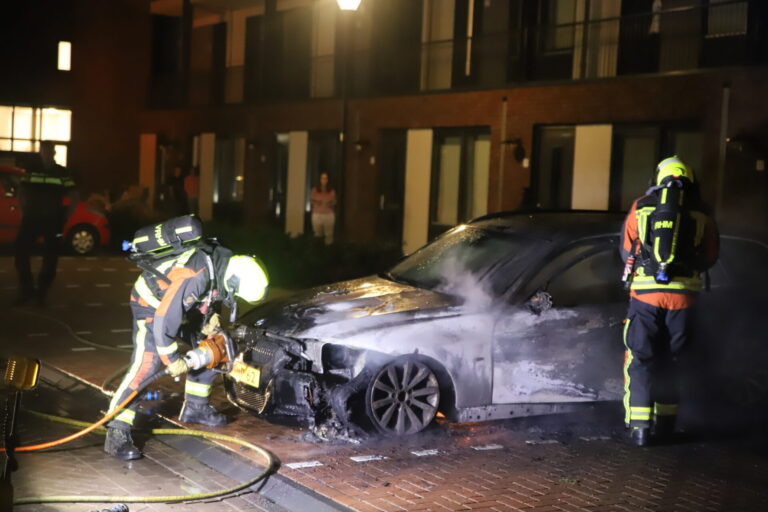 Auto verwoest door brand Dubbelspoor Waddinxveen