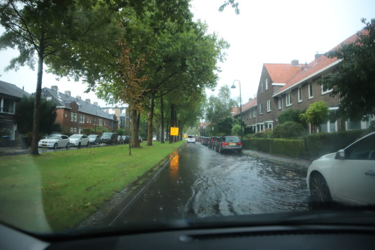 Veel wateroverlast in Gouda door verschillende wolkbreuken