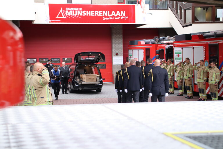 Brandweer Rotterdam neemt afscheid van collega Ap Streefkerk