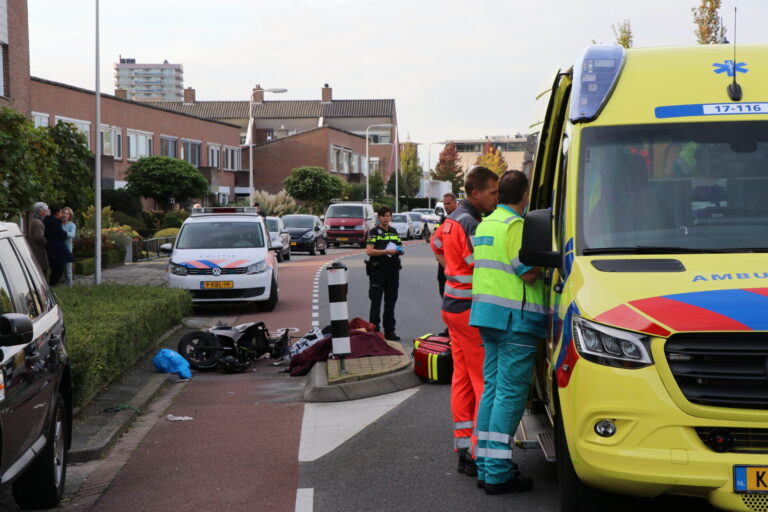 Persoon op scooter zwaargewond na ongeluk Van Ostadelaan Krimpen aan den IJssel
