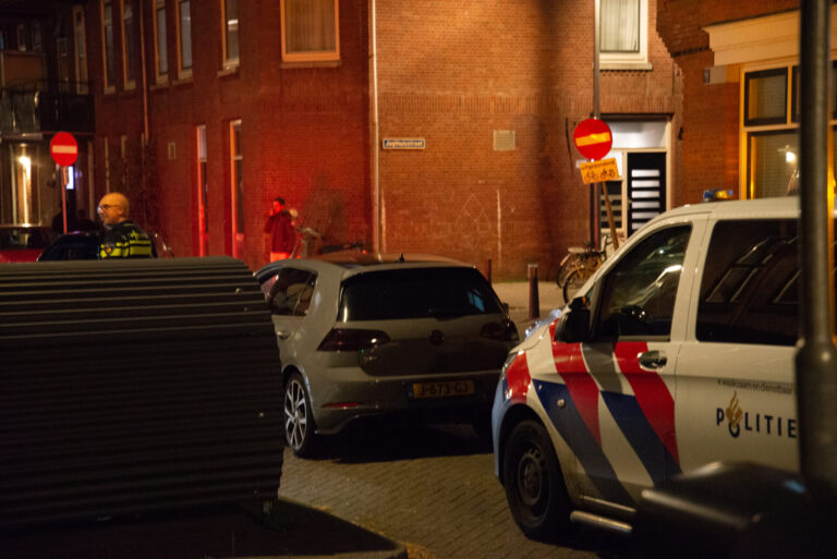 Achtervolging van snelheidsduivel eindigt in Essenburgstraat Rotterdam