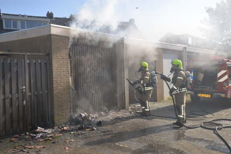 Veel schade na brand in garagebox Ds van Couwenhovelaan Bergschenhoek