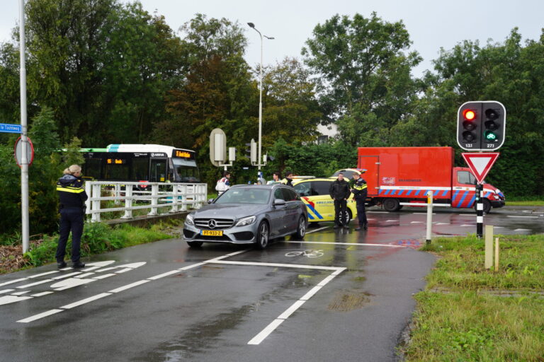 Schade na ongeluk tussen vrachtwagen en auto N219 Nieuwerkerk aan den IJssel