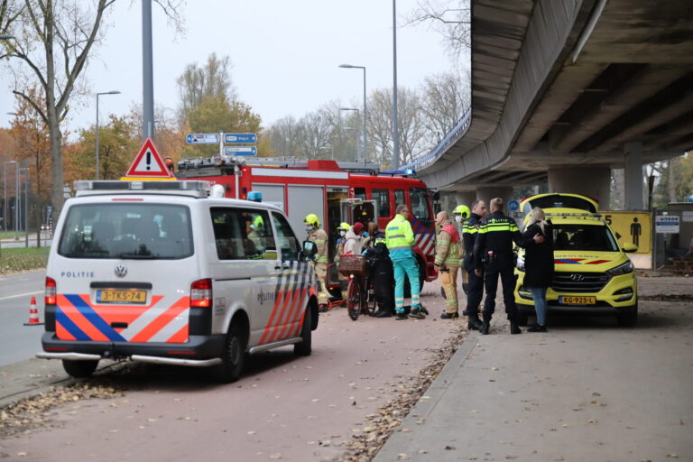 Kind raakt met voet bekneld tussen de spaken van fiets Ahoyweg Rotterdam