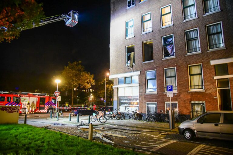 Twee gewonden na gasexplosie in woning Hooidrift Rotterdam