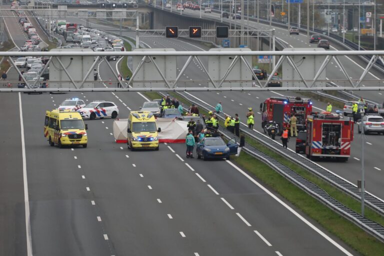 Vrouw overleden na ongeluk A12 Zoetermeer