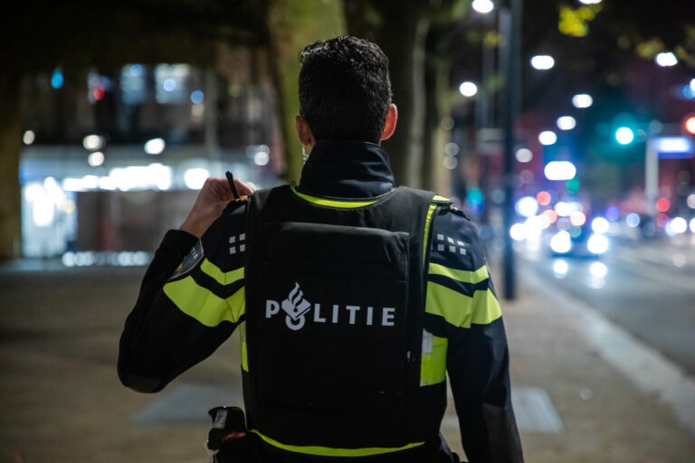 Politie treedt op tegen overlast Poolsterplein Rotterdam