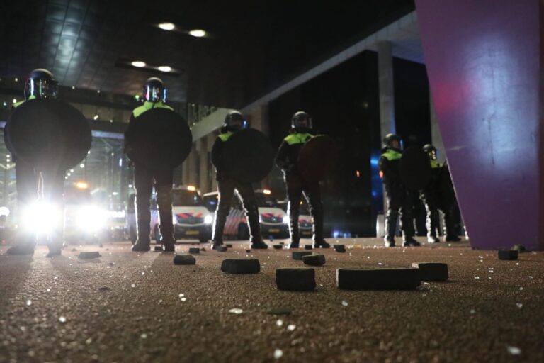 Politie start onderzoek naar ongeregeldheden in Den Haag