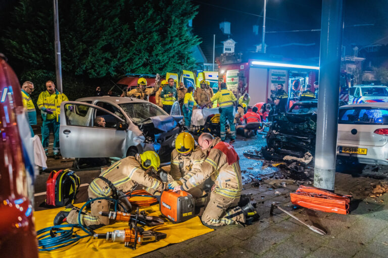 Dode en zwaargewonde na ernstig ongeluk Straatweg Rotterdam