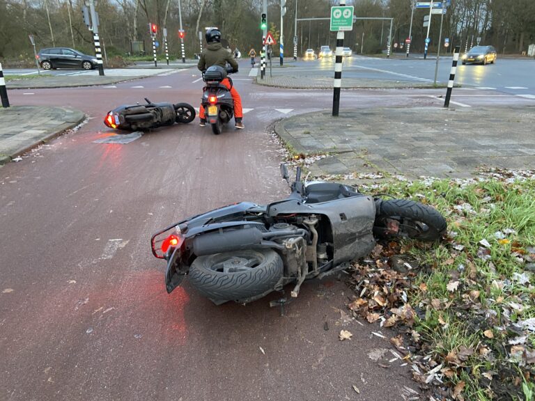 Fietspaden spekglad, tientallen scooterrijders en fietsers onderuit