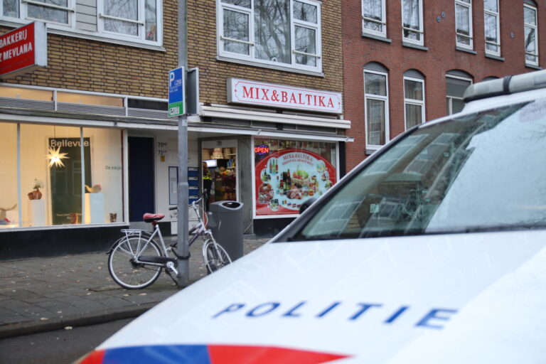 Jongeman overvalt supermarkt aan de Wolpaertsbocht Rotterdam