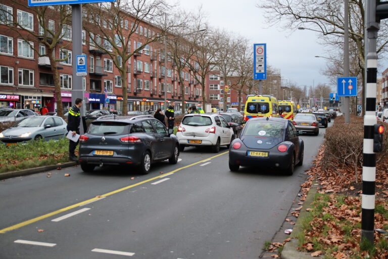 Meerdere lichtgewonden na kettingbotsing Pleinweg Rotterdam