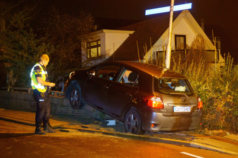 Pool rijdt auto aan gort Bredeweg Moerkapelle